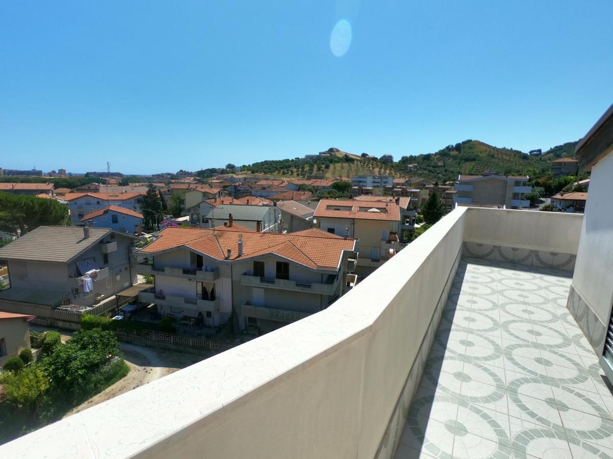 Attico Petfriendly Con Terrazzo, Via Del Borgo Διαμέρισμα Montesilvano Marina Εξωτερικό φωτογραφία