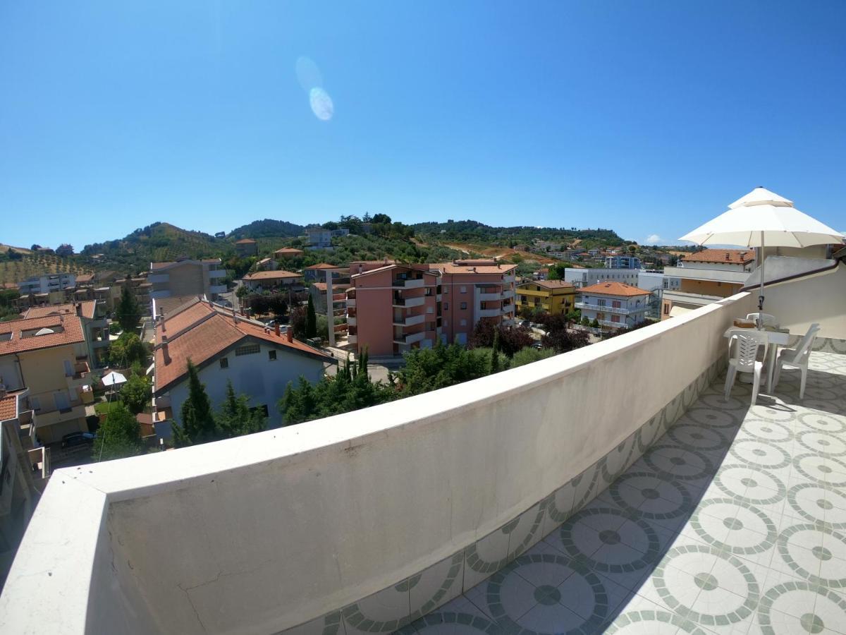 Attico Petfriendly Con Terrazzo, Via Del Borgo Διαμέρισμα Montesilvano Marina Εξωτερικό φωτογραφία