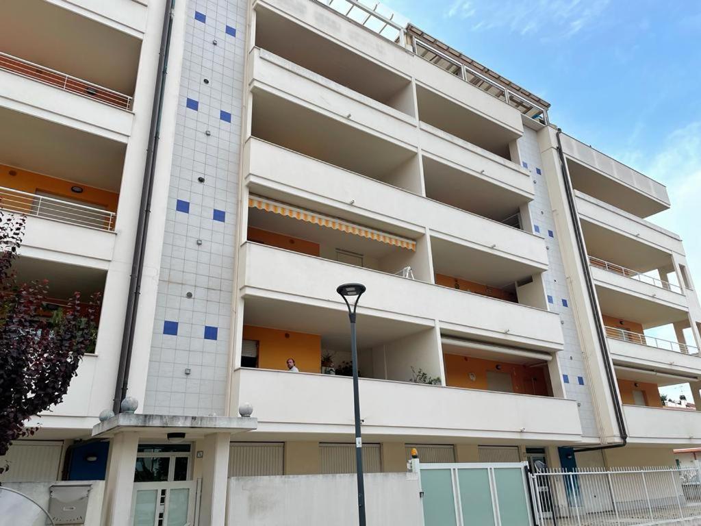 Attico Petfriendly Con Terrazzo, Via Del Borgo Διαμέρισμα Montesilvano Marina Εξωτερικό φωτογραφία